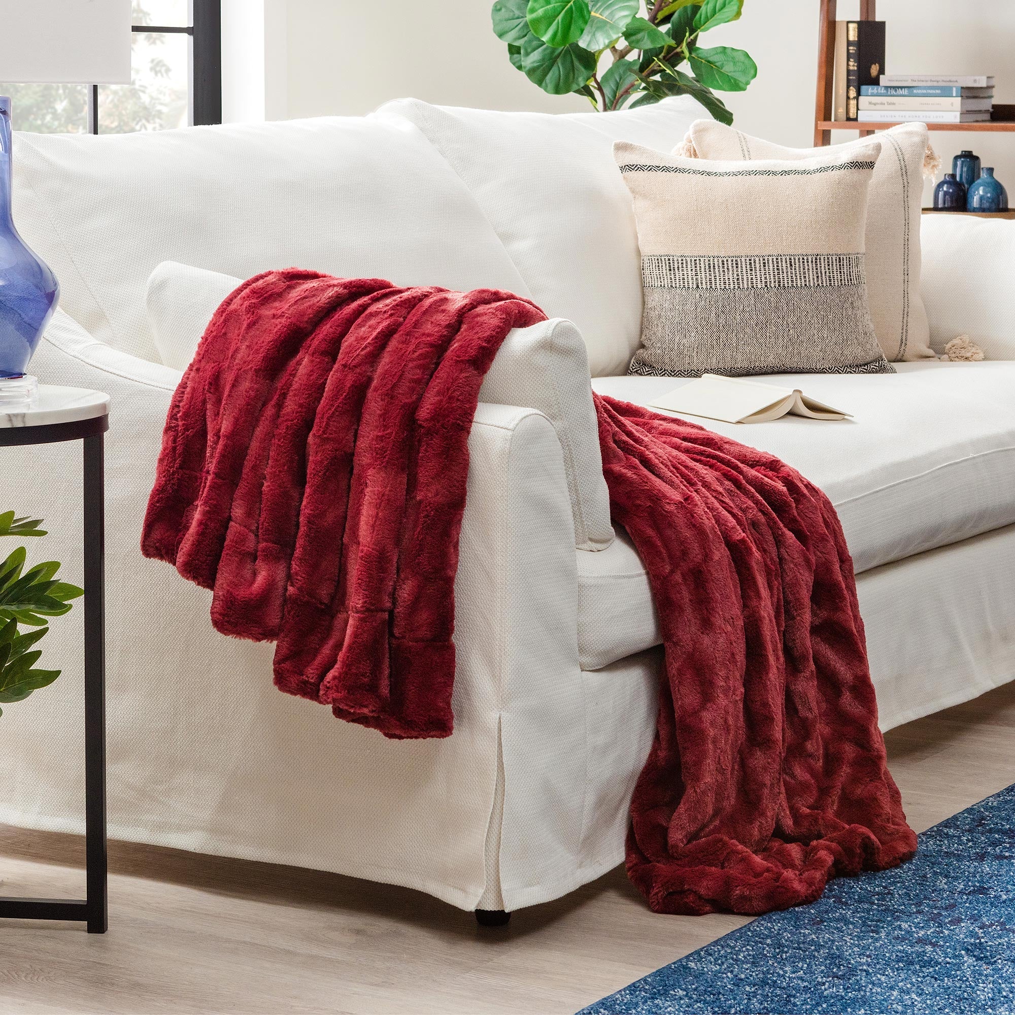 Deco Faux Fur Throw Blanket